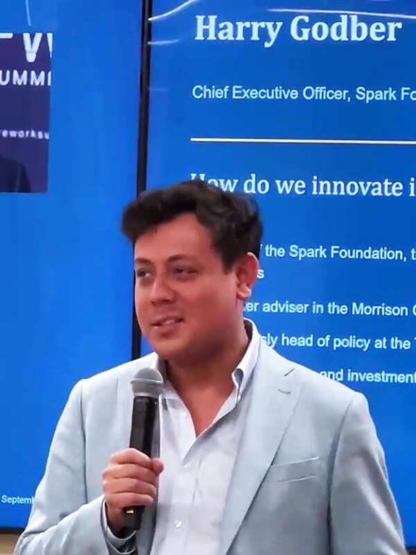 Harry Godber, CEO of the Spark Foundation, speaking at Longevity Unleashed